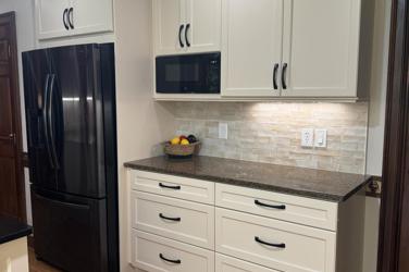 Classic Contrast Kitchen